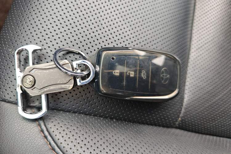 Used Toyota Highlander 2018 2.0T Four-Wheel Drive Prestige Version 7 Seats China V Emission Standard