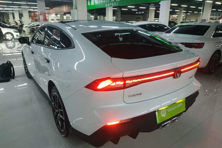 Used Changan UNI-V iDD 2024 Blue Whale Smart Electric iDD 136km ZhiKu Model