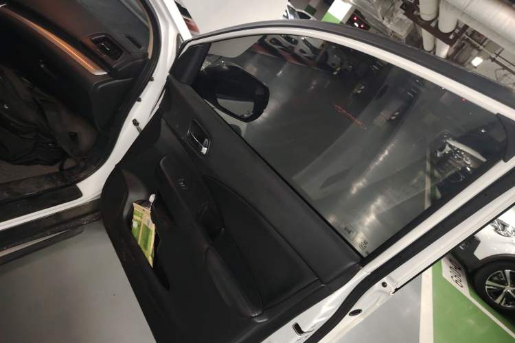 Used Honda CR-V 2015 2.0L two-wheel drive urban version
