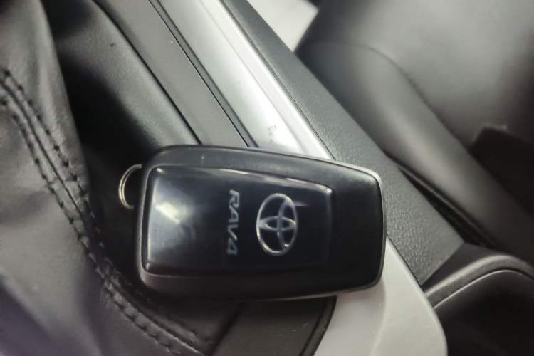 Used Toyota RAV4 2023 2.0L CVT Two-Wheel Drive Fashion Plus Edition
