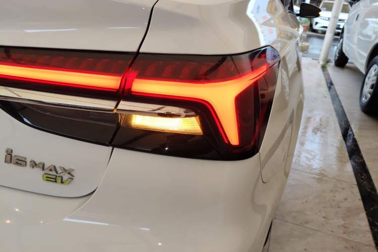 Used Roewe i6 MAX New Energy 2023 EV 420 Skyroof Special Edition