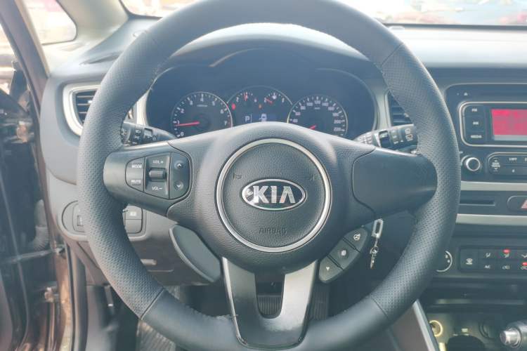 Used Kia Carens 2013 2.0L 7-Seater Automatic Standard Version China IV Standard
