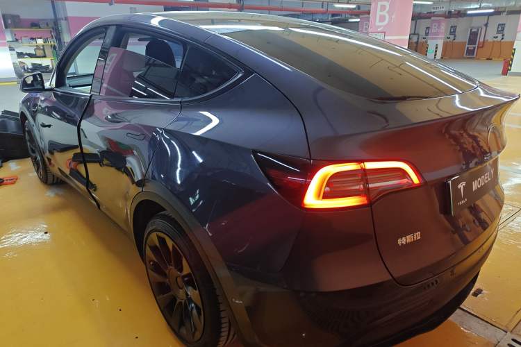 Used Tesla Model Y 2021 Long-Range All-Wheel-Drive Version 3D7