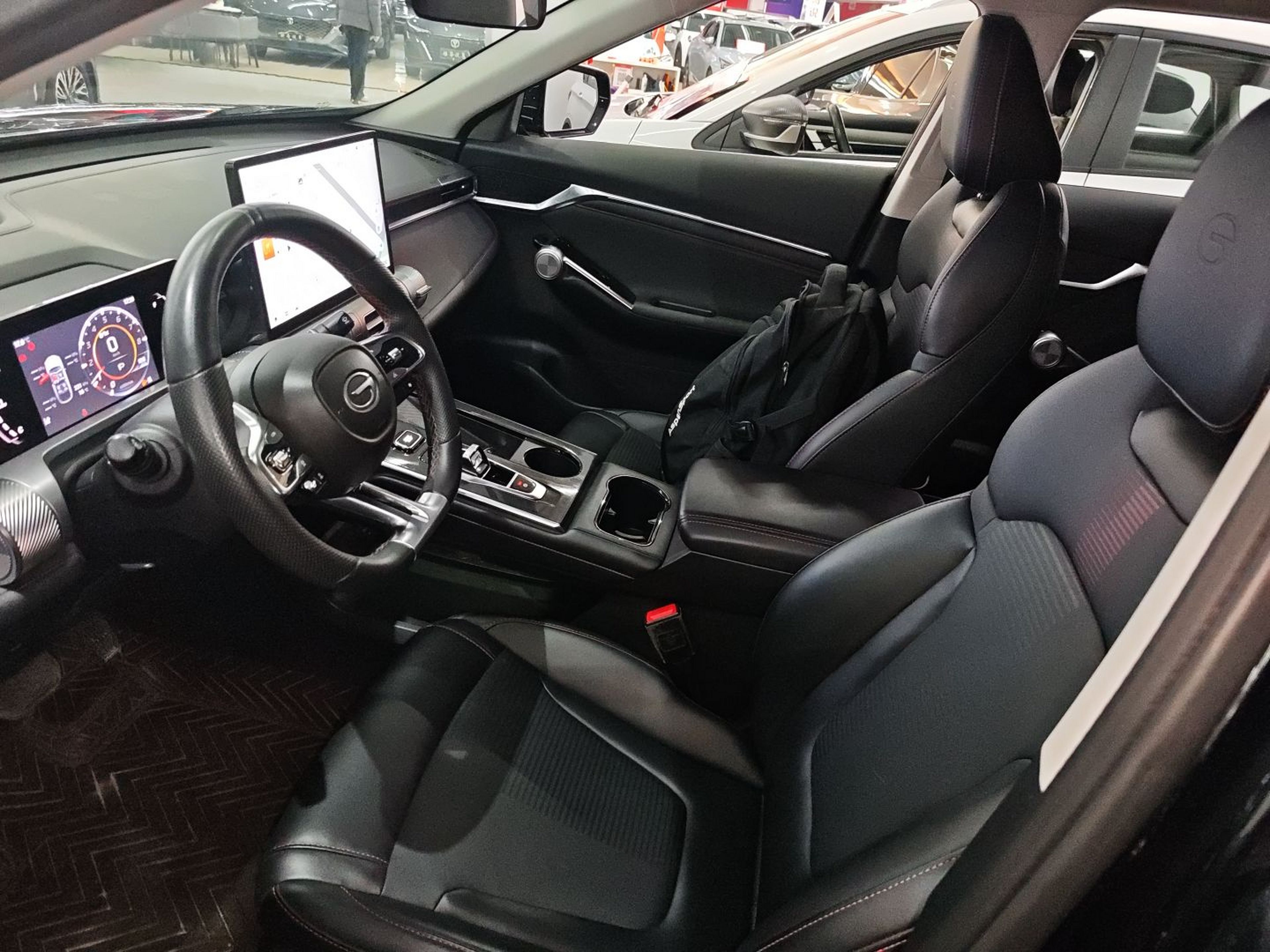 Переднее сиденье в автомобиле