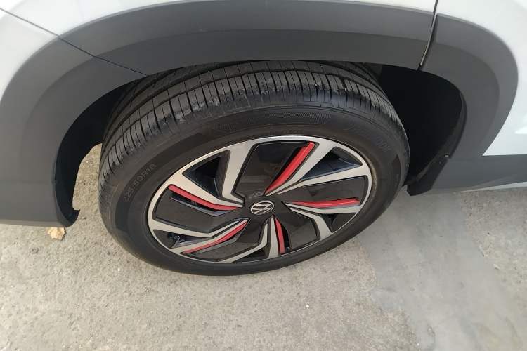 Used Volkswagen Tharu 2024 300TSI Two-Wheel-Drive Moon Luxury Edition
