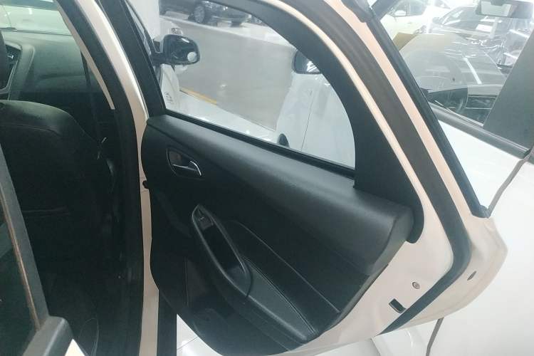 Used Ford Focus 2012 Sedan 1.6L Automatic Fashion Edition
