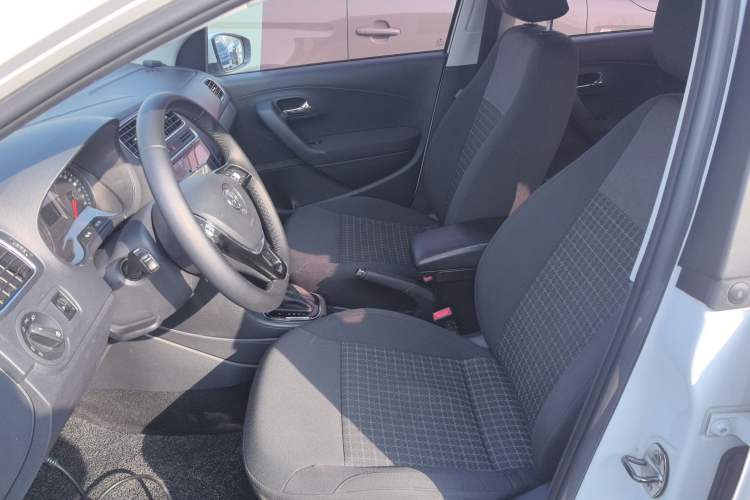 Used Volkswagen Polo 2016 1.6L Automatic Comfort Model
