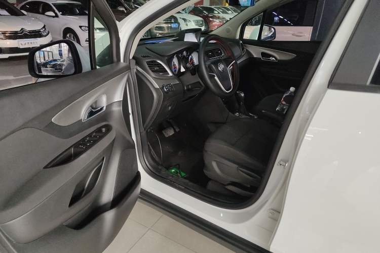 Used Buick Encore 2015 1.4T Automatic Two-Wheel Drive Urban Elite Version
