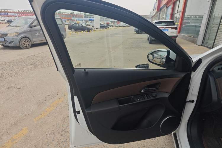 Used Chevrolet Cruze 2013 Hatchback 1.6L Automatic Luxury Model
