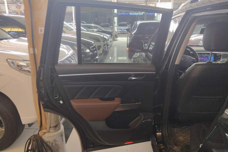 Used GAC Trumpchi GS7 2017 280T Two-Wheel Drive Luxury Model
