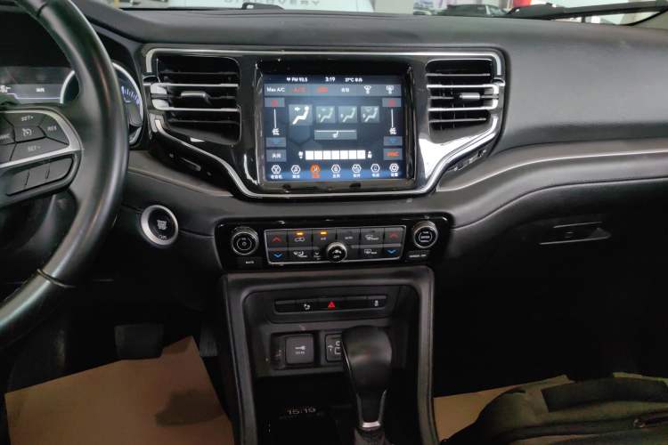 Used  Grand Commander 2020 2.0T Two-Wheel Drive Leading Edition