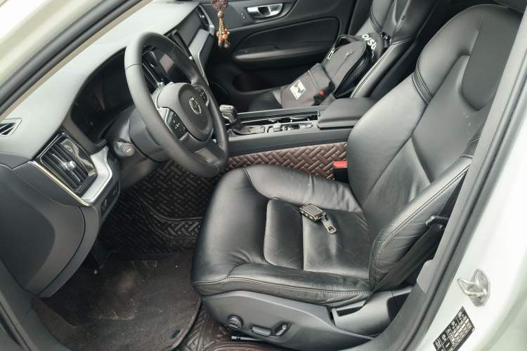 Used Volvo S60 2021 T4 Zhiyi Luxury Edition
