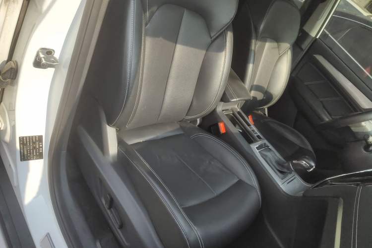 Used Roewe RX5 2016 20T Two-Wheel Drive Automatic Internet Smart Edition