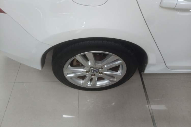 Used Volvo S60 2014 S60L 2.0T Zhiyuan Edition
