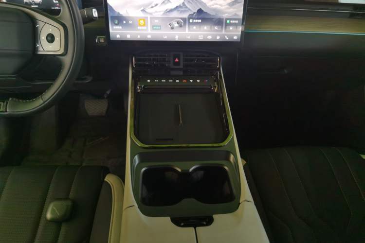 Used JETOUR Shanhai Shanhai L6 2024 1.5TD DHT MAX
