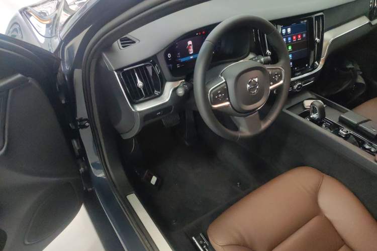 Used Volvo S60 2023 B4 Zhiyi Luxury Edition