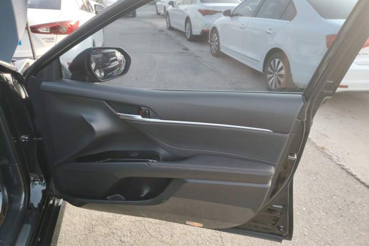 Used Toyota Camry 2021 2.0G Luxury Edition
