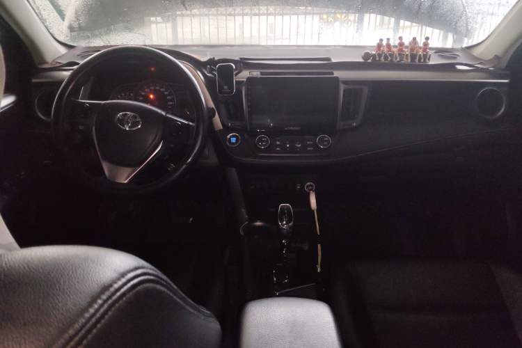 Used Toyota RAV4 2016 2.0L CVT Two-Wheel Drive Fashion Edition China V Standard
