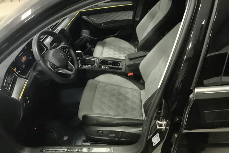 Used Volkswagen Magotan 2023 2 Million Units Limited Edition 330TSI DSG Leading Version
