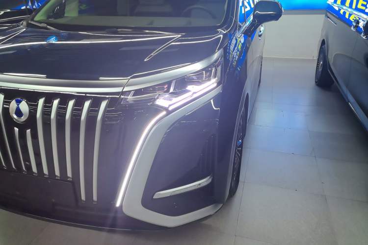 Used Denza D9 2022 EV 600 Four-Wheel Drive Flagship Model
