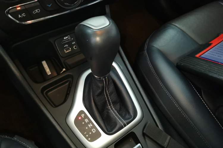 Used  Cherokee 2020 2.0L Two-Wheel Drive Classic Sports Edition
