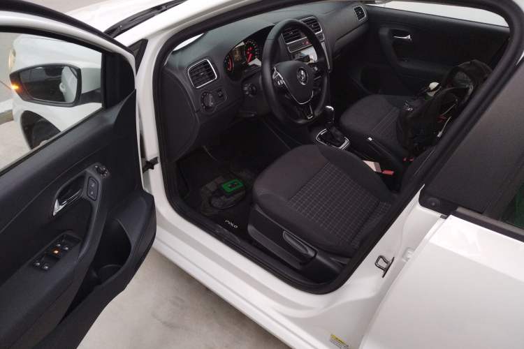 Used Volkswagen Polo 2016 1.6L Automatic Comfort Model
