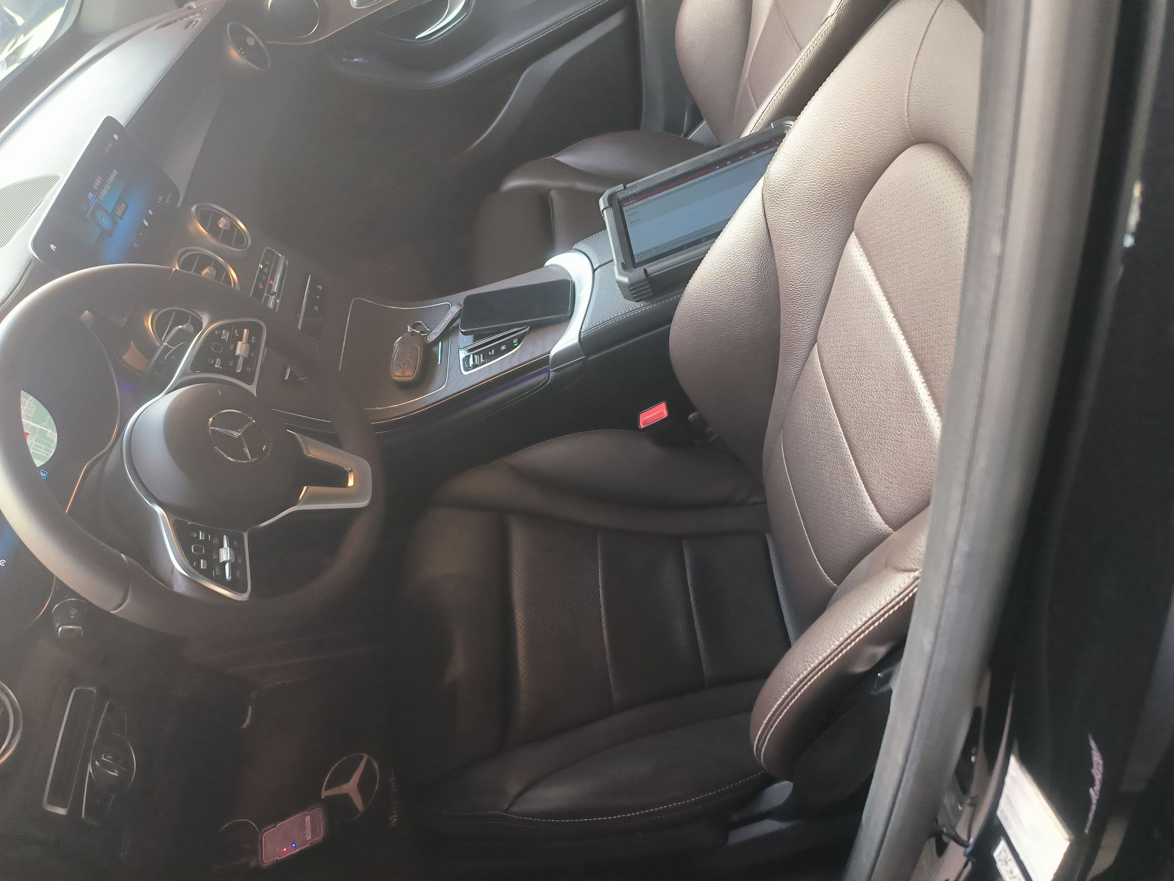 Переднее сиденье в автомобиле