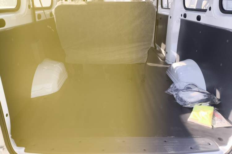 Used Wuling Yangguang 2024 300KM Comfort Version Passenger Van 75kW
