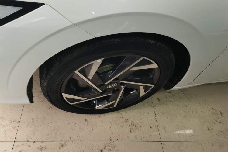 Used Hyundai Elantra 2023 1.5L CVT LUX Prestige Edition
