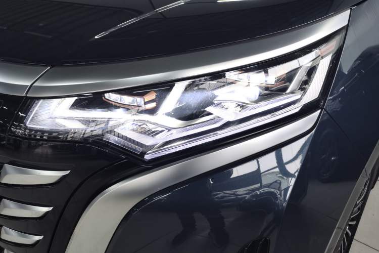 Used Denza D9 2022 DM-i 970 Four-Wheel Drive Prestige Model
