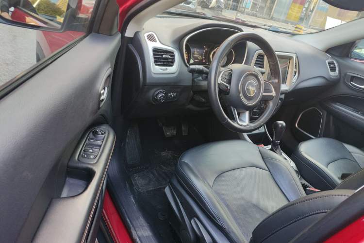 Used  Compass 2017 200T Automatic Family Edition
