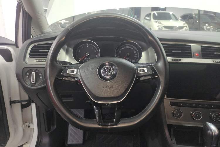 Used Volkswagen Golf 2015 1.4TSI Automatic Luxury Model