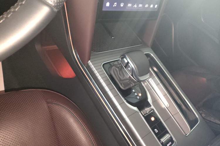 Used Hongqi HS7 PHEV 2024 2.0T PHEV Four-Wheel Drive Flagship Edition 6 Seats
