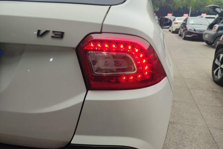 Used Brilliance V3 2015 1.5L Manual Comfort Model
