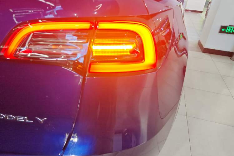 Used Tesla Model Y 2022 Long-Range All-Wheel-Drive Version
