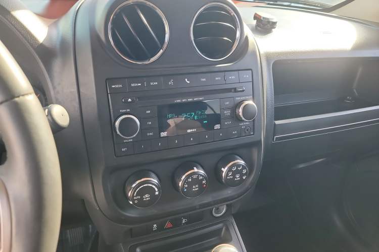 Used  Patriot 2014 2.4L Sport Edition
