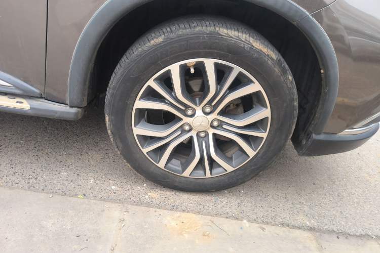 Used Mitsubishi Outlander 2018 2.4L 4x4 Luxury Edition 7-Seater