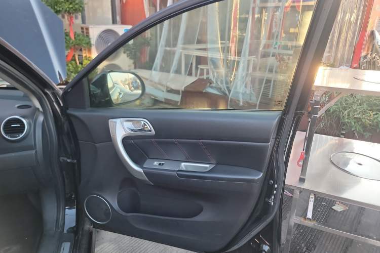 Used Haval H6 2016 Upgraded Model 1.5T Manual Two-Wheel Drive Value Edition
