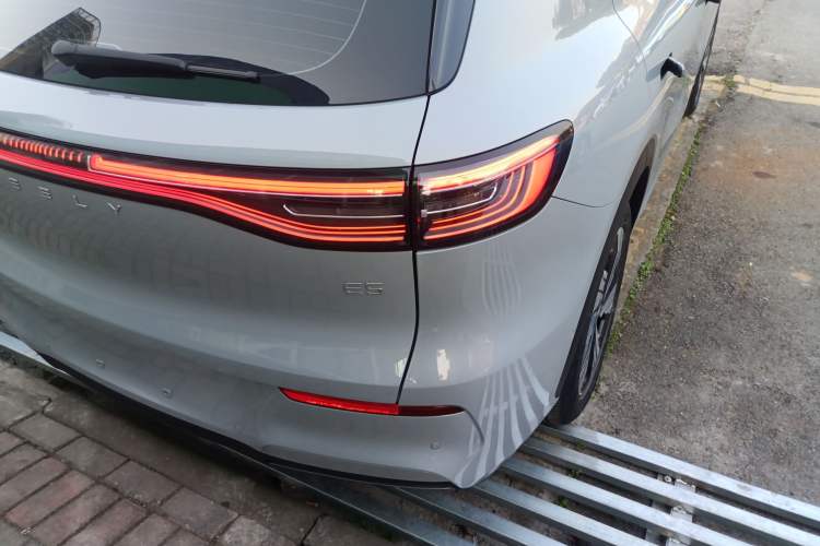 Used  E5 2024 530km Starship Edition
