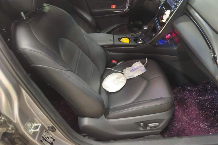 Used Toyota Avalon 2019 Dual-Engine 2.5L Luxury Edition China VI Standard
