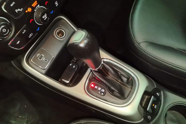 Used  Compass 2017 200T Automatic Family Edition
