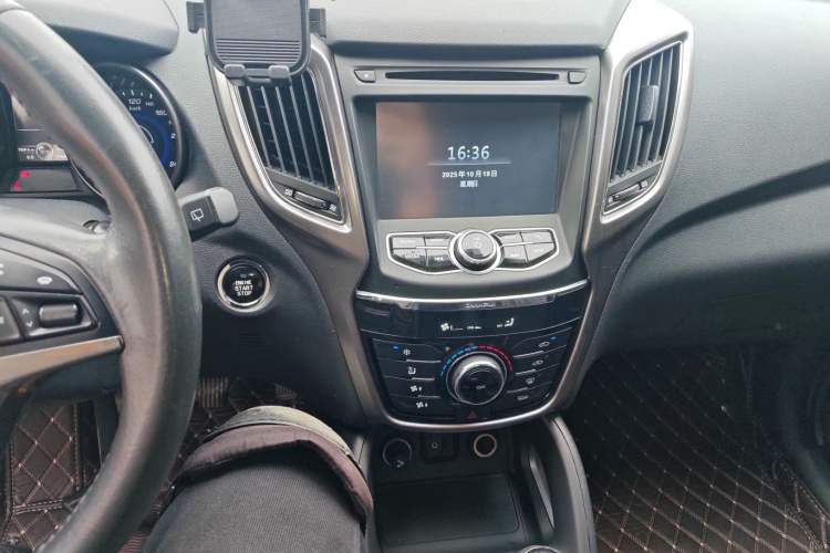 Used Changan CS75 2014 2.0L Manual Leading Version China IV Standard
