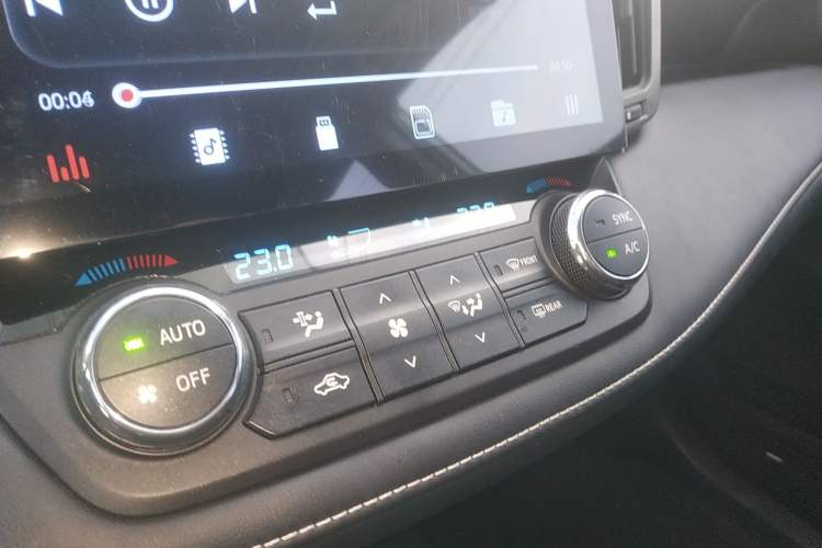 Used Toyota RAV4 2018 2.0L CVT Two-Wheel Drive Fashion X Edition
