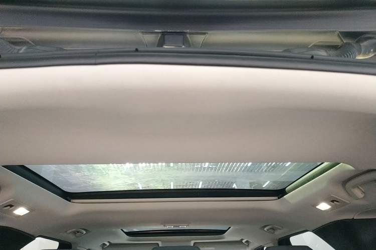 Used Land Rover Discovery 2019 2.0T SE
