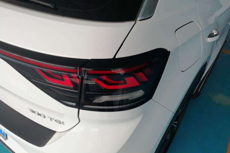 Used Volkswagen T-ROC 2023 300TSI DSG Two-Wheel-Drive Chen Guang Edition