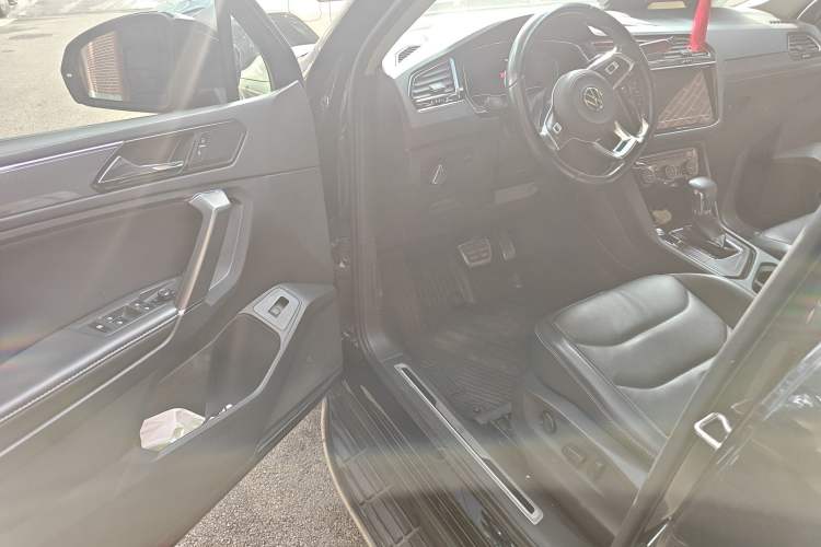 Used Volkswagen Tiguan L 2021 330TSI Automatic Two-Wheel Drive R-Line Enhanced Edition
