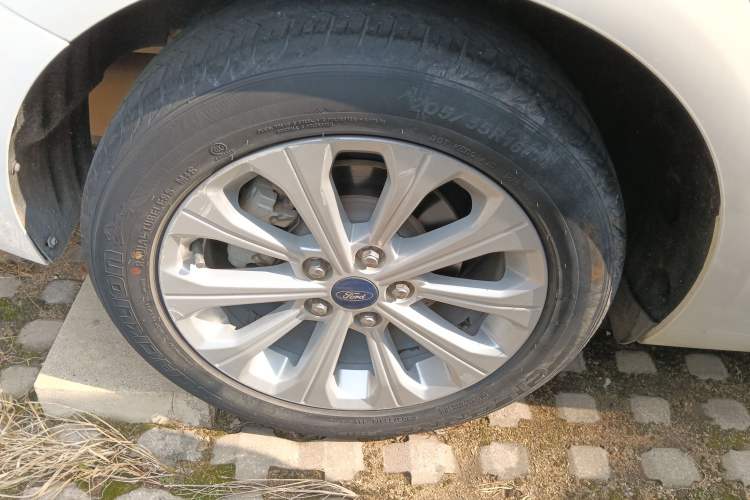 Used Ford Escort 2015 1.5L Automatic Fashion Model