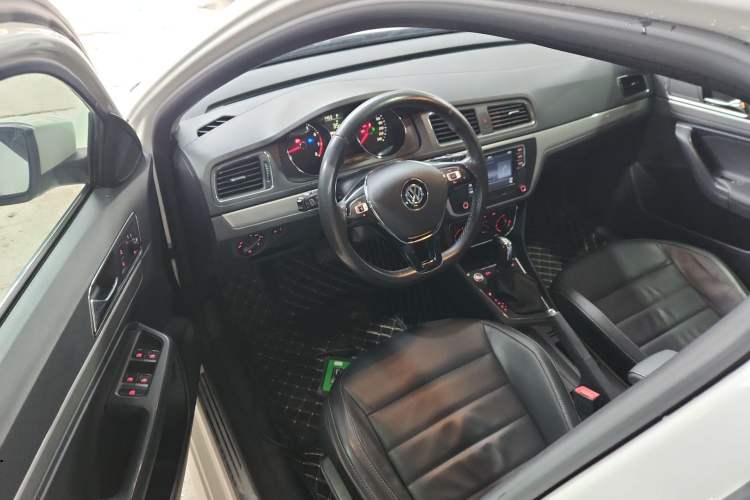 Used Volkswagen Lavida 2017 1.6L Automatic Comfort Edition
