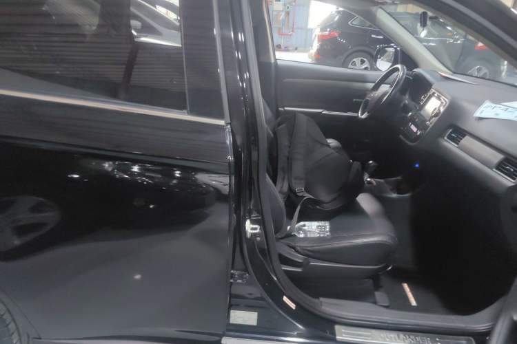 Used Mitsubishi Outlander 2013 2.4L 4x4 Luxury Navigation Edition 5 Seats
