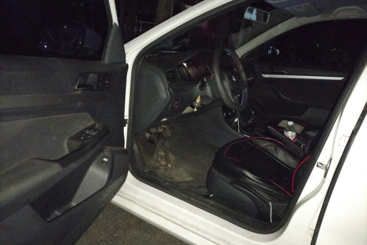 Used Volkswagen Lavida 2015 1.6L Manual Fashion Edition